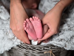 Faire-part de naissance : envoi, contenu et critères de choix