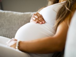 Sentir son bébé bouger pour la première fois : une expérience inoubliable