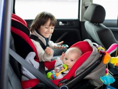 Comment installer le siège bébé dans la voiture ?