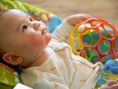 Acte de naissance, avis d’imposition, livret de famille… tout sur l’inscription en crèche de bébé